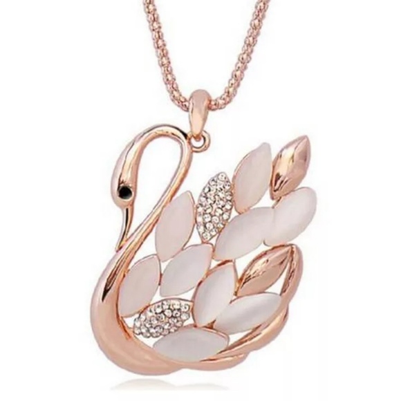 🎁3/$20 Swan necklace - Picture 2 of 6